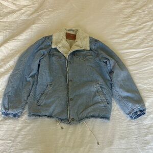 Light Blue Levi’s Denim Jacket with Sherpa lining